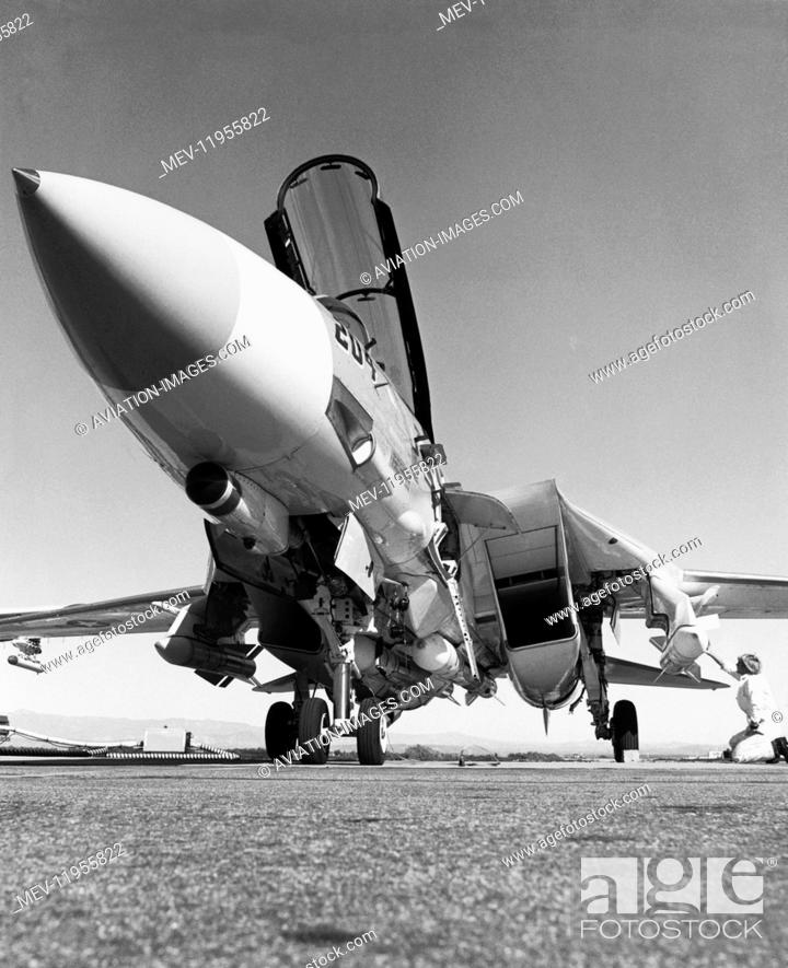 4/1981 PUB GRUMMAN AEROSPACE F-14 TOMCAT US NAVY AWG-9 PHOENIX ORIGINAL AD 