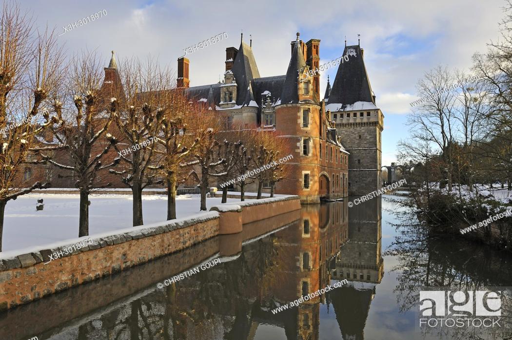 Stock Photo: Chateau de Maintenon in the snow, department of Eure-et-Loir, Centre-Val-de-Loire region, France, Europe.