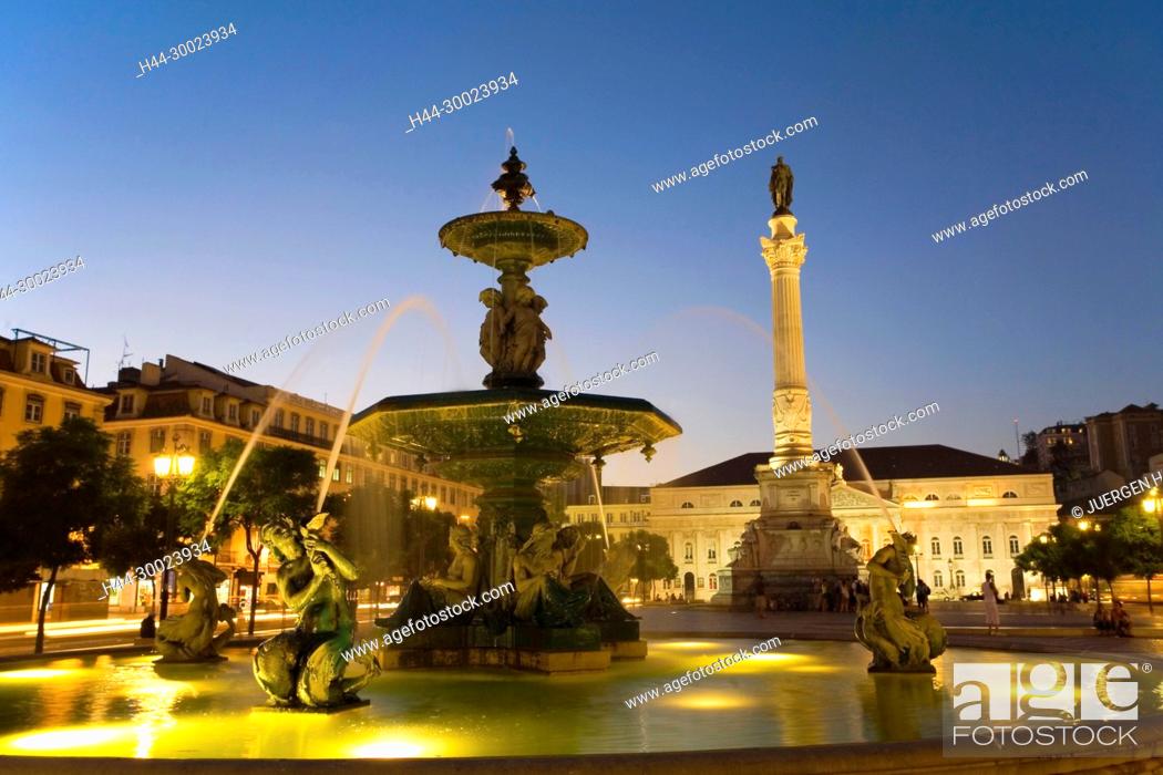 Stock Photo: Portugal, Lisbon, Rossio square at night , fountain | Lissabon Rossio Platz bei Nacht, Brunnen.