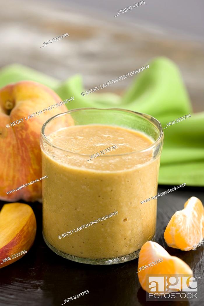 Stock Photo: batido de melocoton, platano, mandarina, naranja y yogurt.