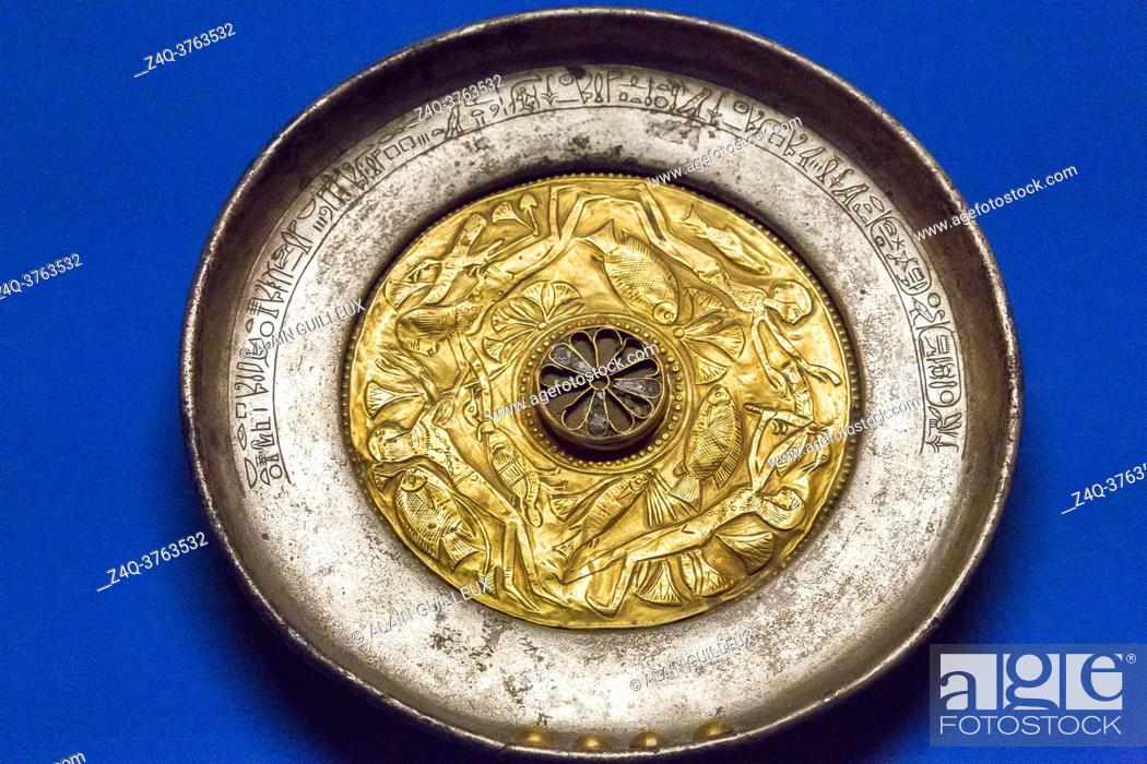 Stock Photo: Egypt, Cairo, Egyptian Museum, dishes found in the royal necropolis of Tanis, burial of Wendjebauendjed : Gold dish, with a 12 petals rosette.