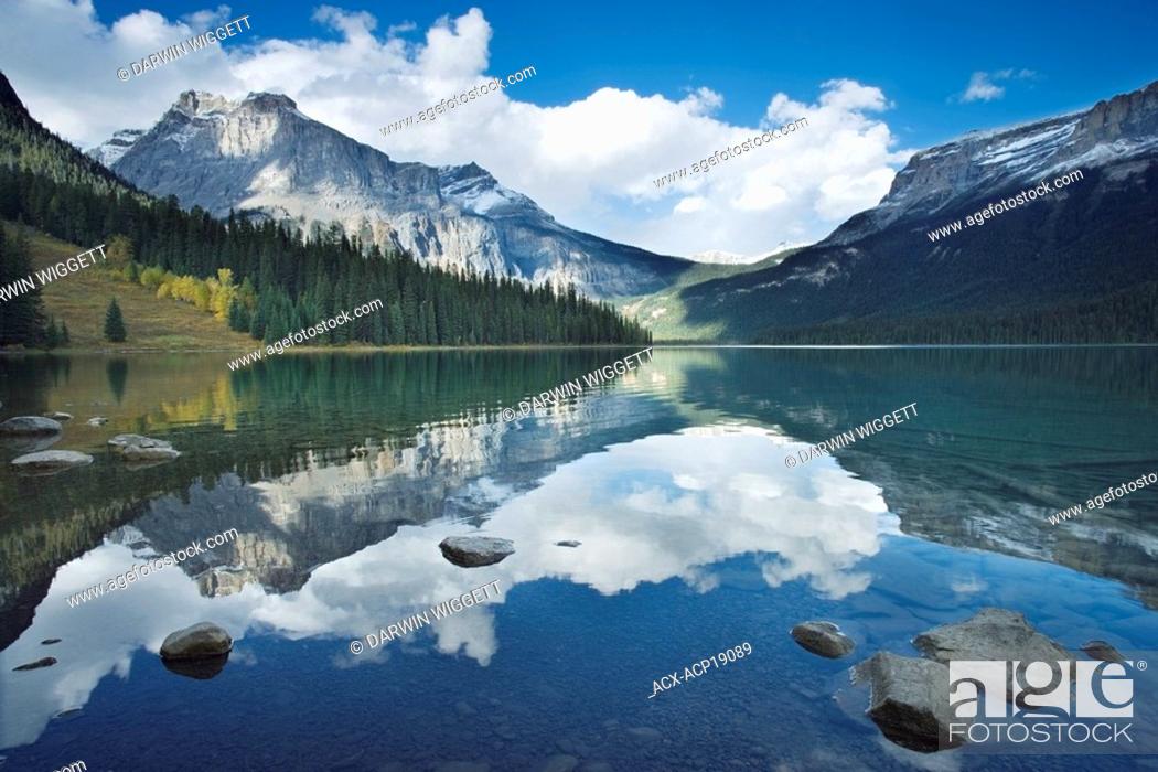 Stock Photo: Emerald Lake, Yoho National Park, British Columbia, Canada.