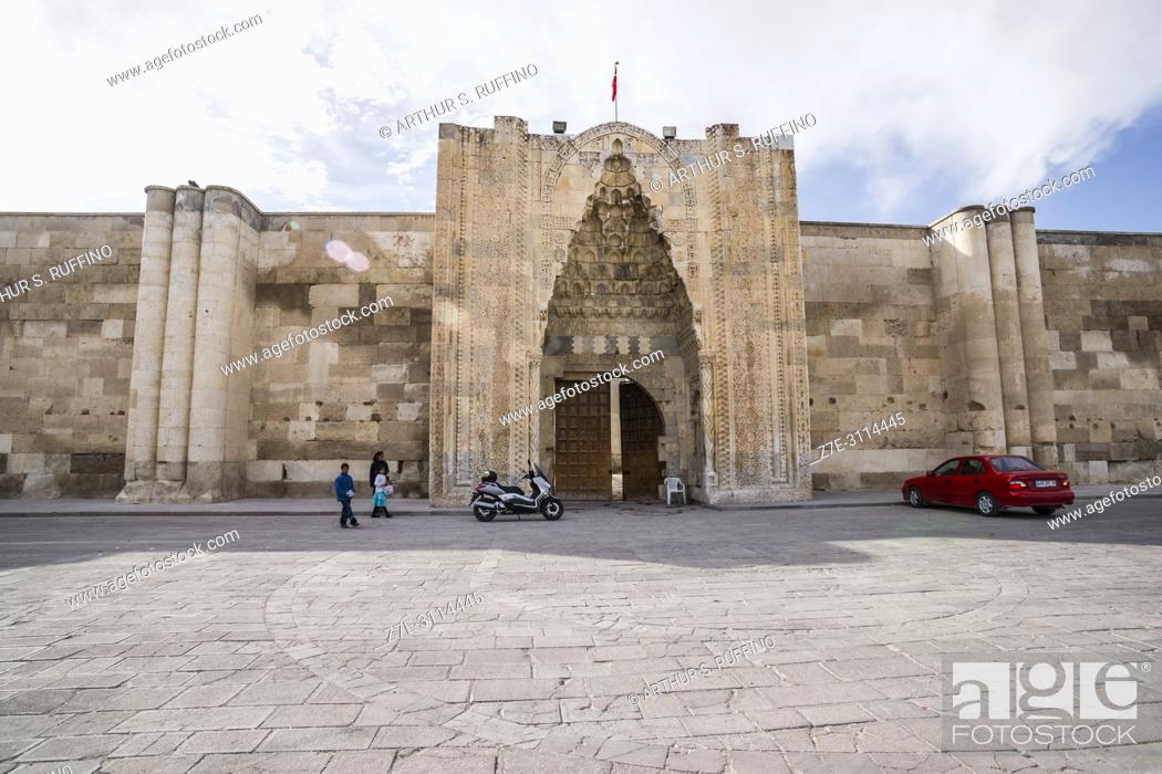 Photo de stock: Entrance portal to the Caravanserai of Agzikarahan, 13th century caravan inn for merchants, Cappadocia, Turkey.