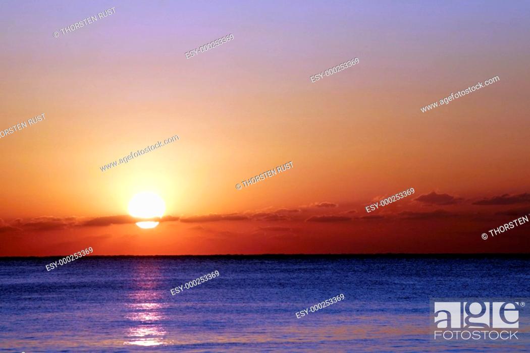 Stock Photo: Ocean Sunrise.