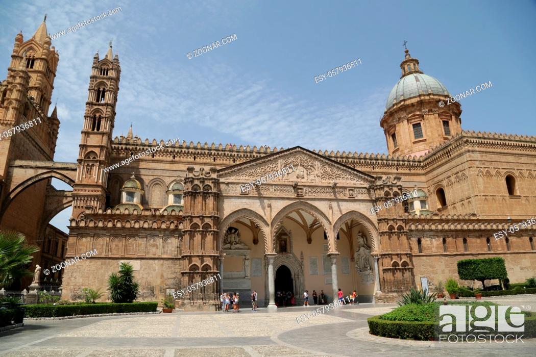 Stock Photo: in italy sicily the beutiful city and antique landmarks.