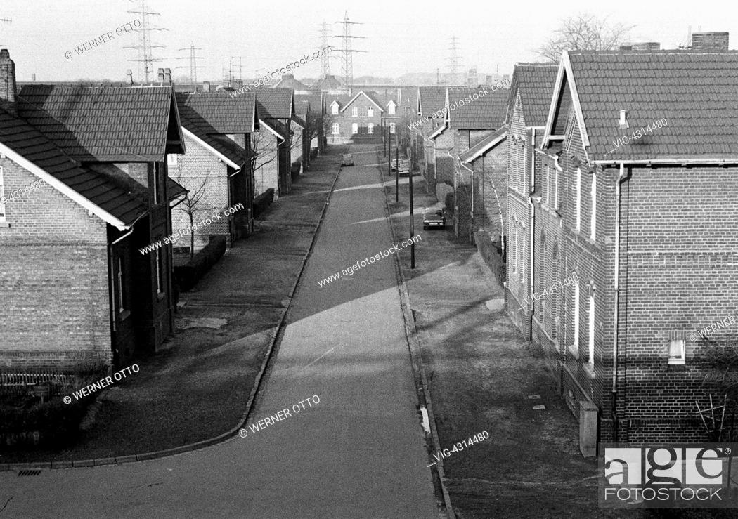 Stock Photo: DEUTSCHLAND, BOTTROP, EBEL, 02.02.1974, Seventies, black and white photo, mining settlement in Bottrop-Ebel, D-Bottrop, D-Bottrop-Ebel, Ruhr area.