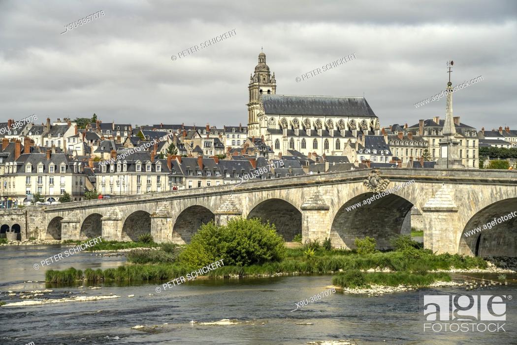 Stock Photo: Cityscape with bridge over the Loire and cathedral Saint-Louis in Blois, Loire Valley, France.