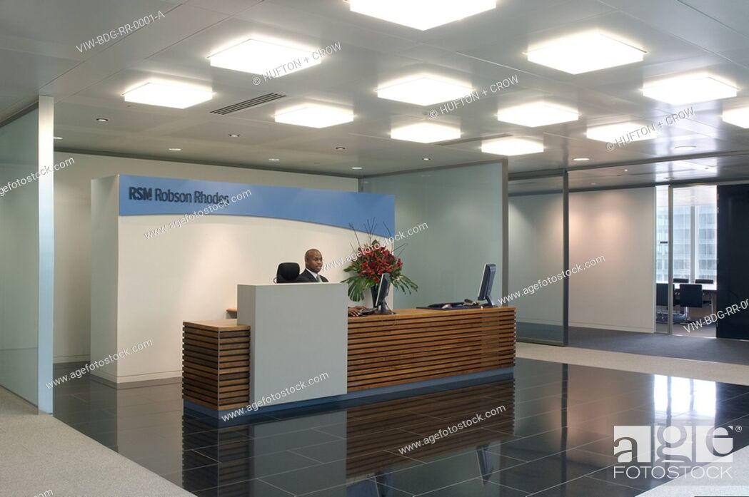 Stock Photo: ROBSON RHODES, FINSBURY SQUARE, LONDON, EC2 MOORGATE, UK, BDG WORKFUTURES, INTERIOR, LANDSCAPE VIEW OF RECEPTION AREA.