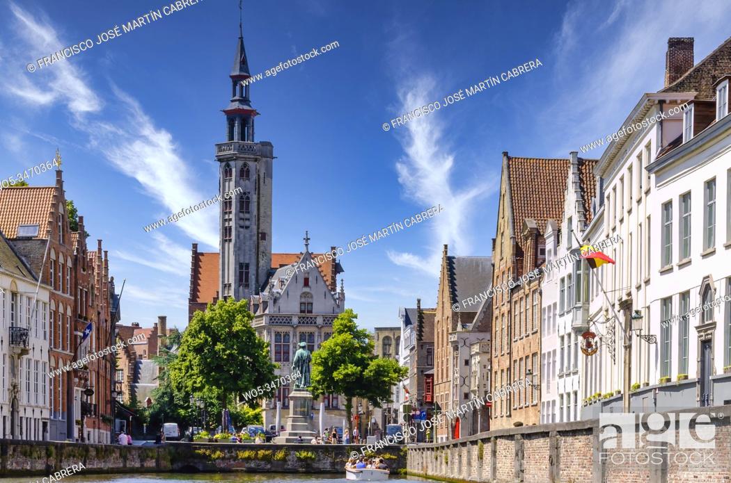 Stock Photo: Boat rides through the city of Bruges, beautiful urban landscapes.