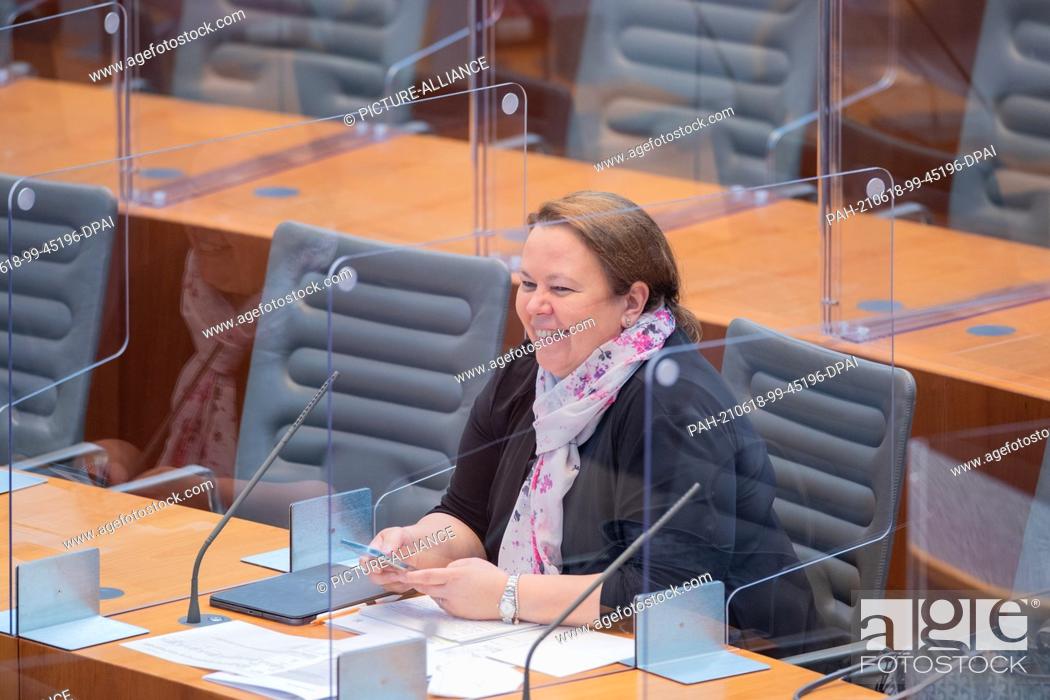 Stock Photo: 18 June 2021, North Rhine-Westphalia, Duesseldorf: Ursula Heinen-Esser (CDU), Minister for the Environment, Agriculture, Nature Conservation and Consumer.