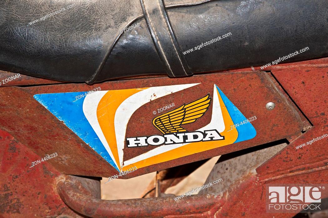 Firmenlogo Honda Auf Einem Alten Moped Logo Of Honda Old Moped Stock Photo Picture And Rights Managed Image Pic Zon 4406223 Agefotostock