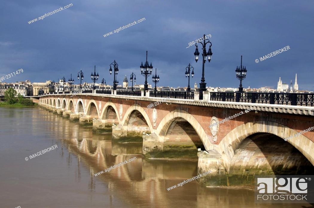 Stock Photo: The Pont de Pierre crossing the river Garonne, Bordeaux, Aquitaine, France, Europe.