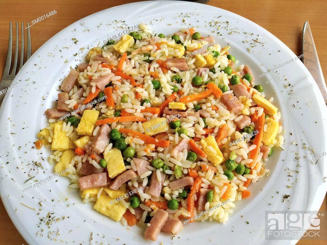 Imagen: Rice with vegetables and ham.