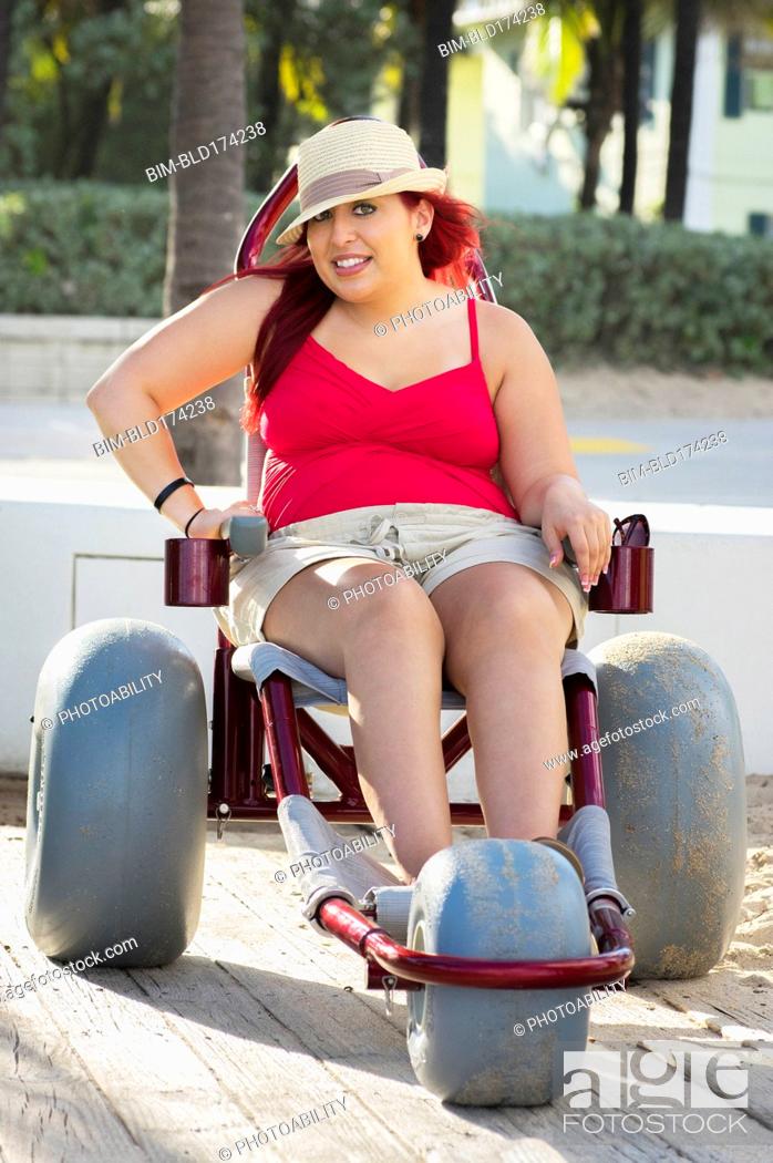 Photo de stock: Paraplegic woman in wheelchair on walkway.
