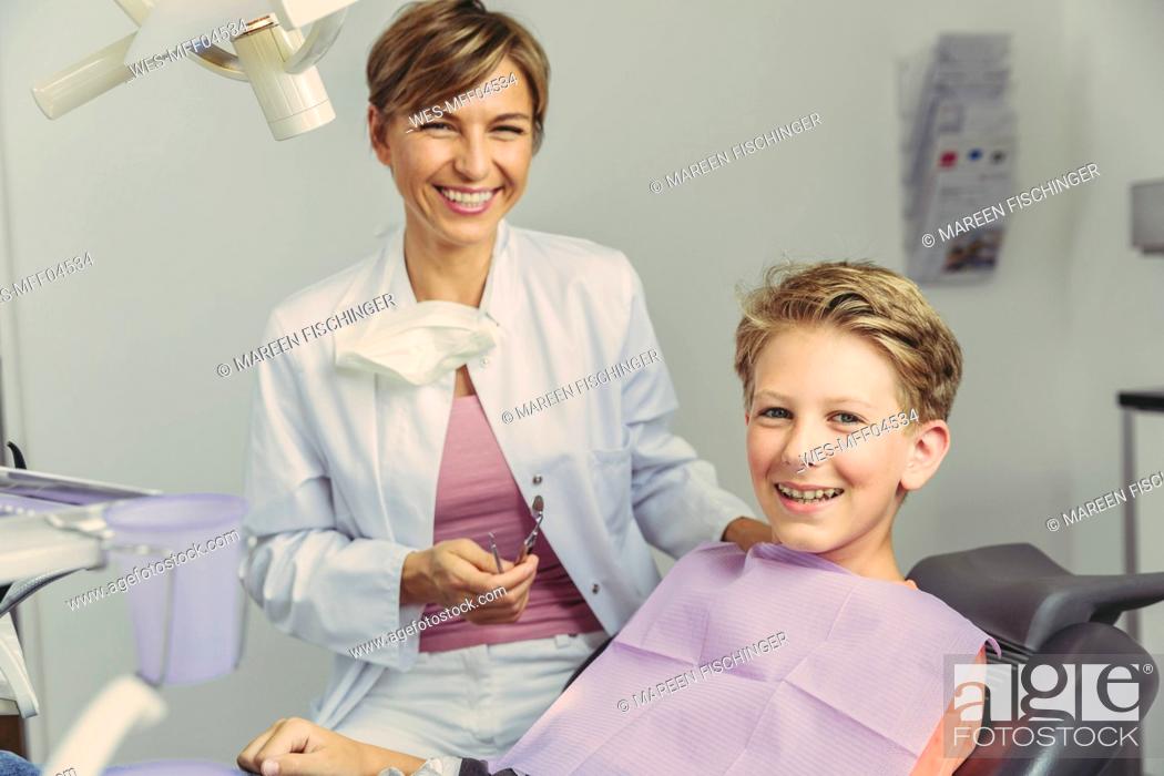 Imagen: Boy smiling happily after treatment at the dentist.