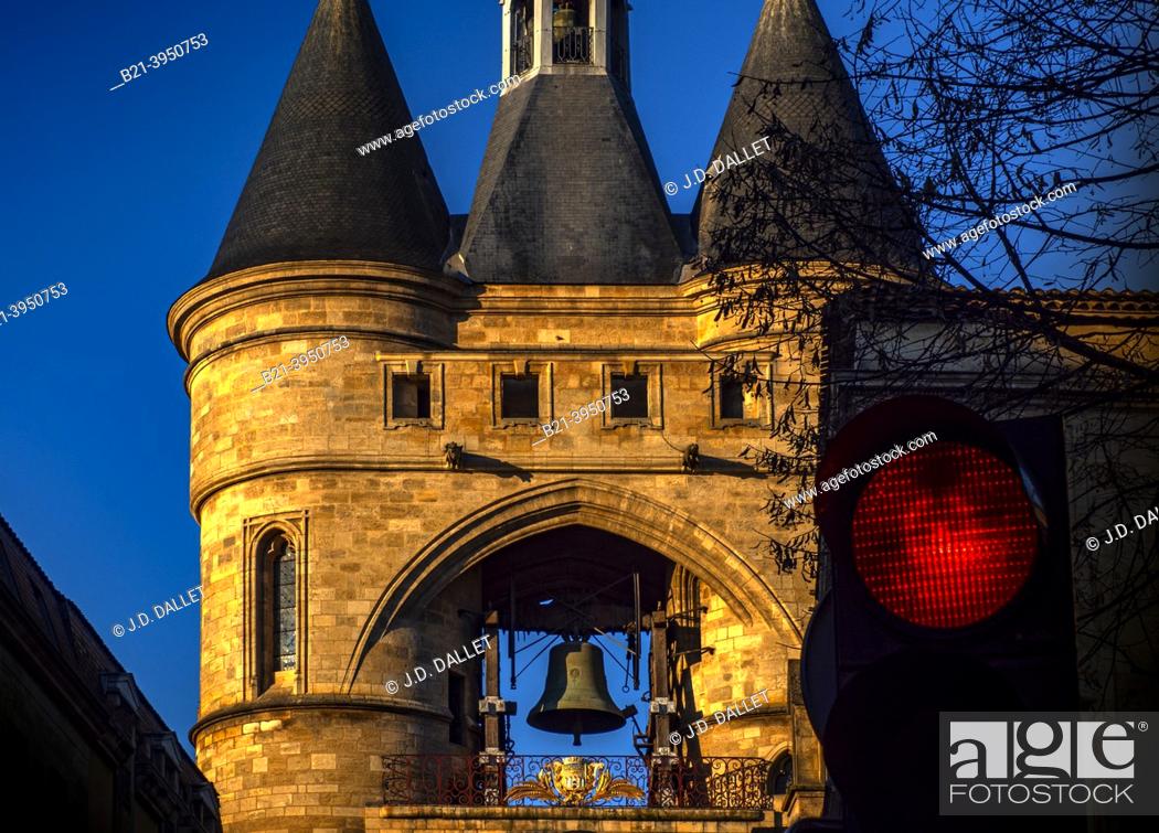 Imagen: The ""Grosse cloche"" of Bordeaux is the nickname given to a building that served as the gate of the medieval ramparts and the belfry of the old town hall.