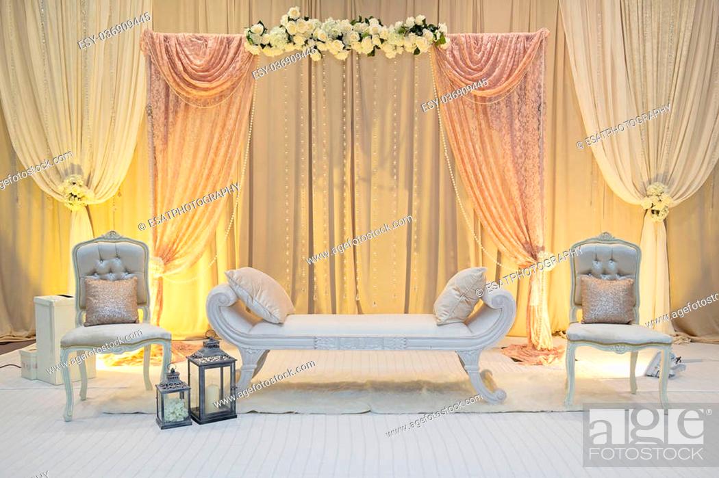 How should you set your wedding decor budget? -