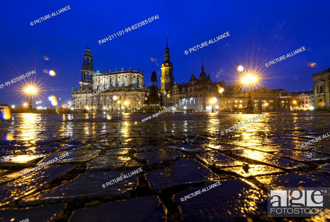 Stock Photo: 01 November 2021, Saxony, Dresden: The paving stones on Theaterplatz in front of the Hofkirche (l-r), the equestrian statue of King Johann, the Hausmannsturm.