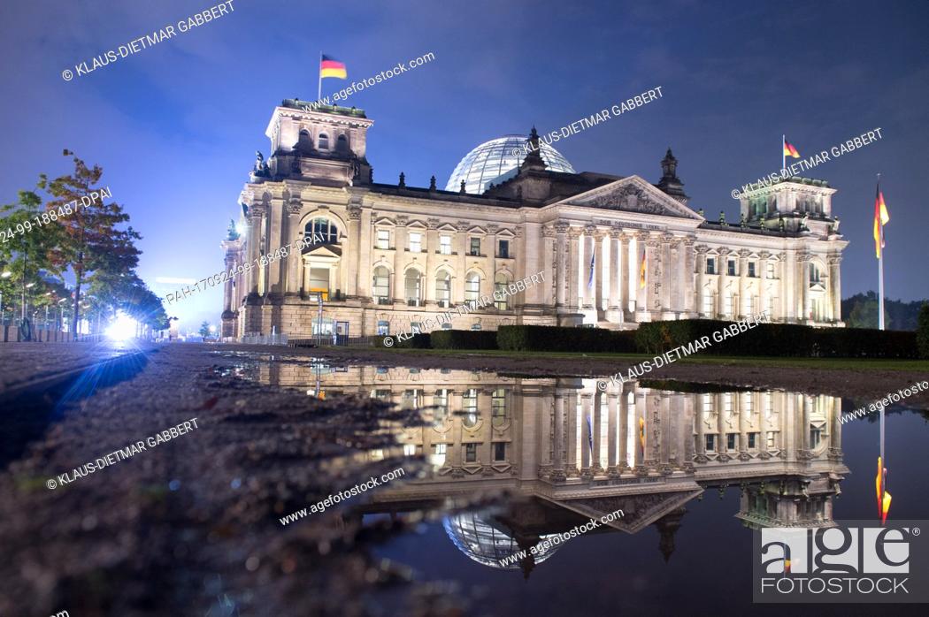 Stock Photo: The Reichstag building that houses the German parliament in Berlin, Germany, 24 September 2017. Photo: Klaus-Dietmar Gabbert/dpa.