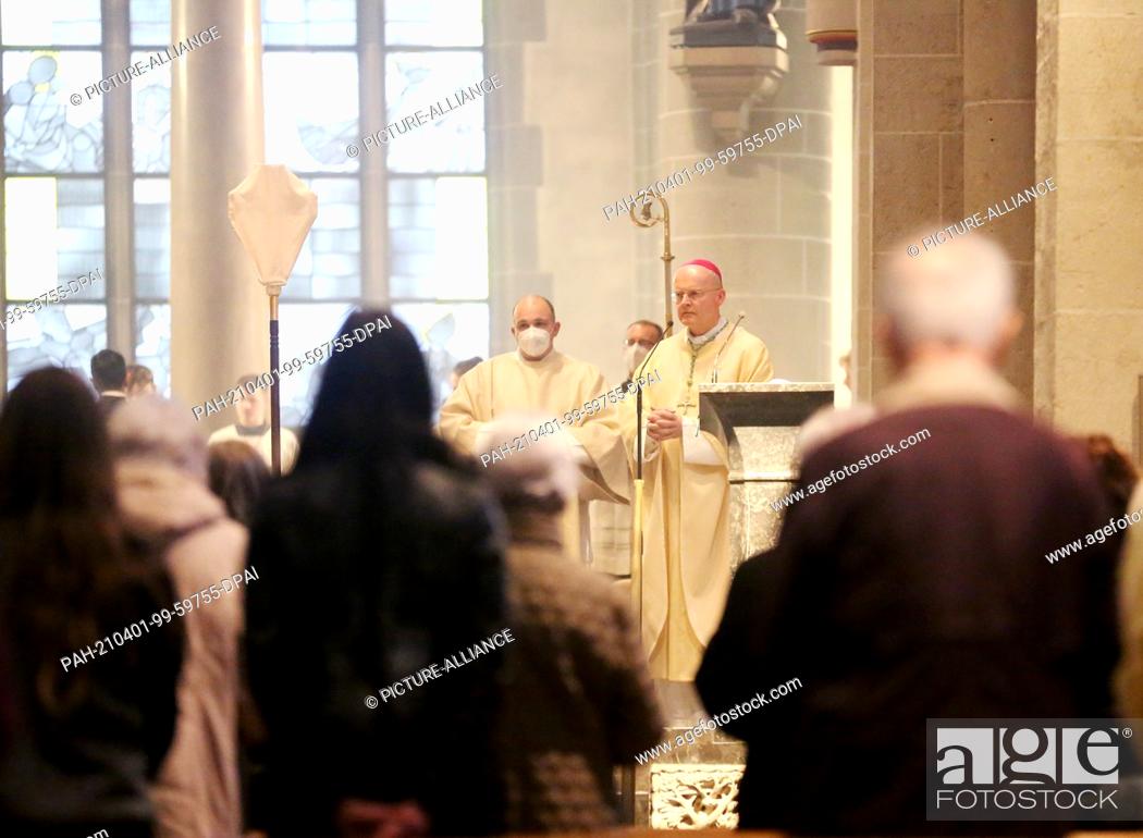 Stock Photo: 01 April 2021, North Rhine-Westphalia, Essen: Bishop Josef Overbeck celebrates the Pontifical Mass, the Holy Mass of the Last Supper.