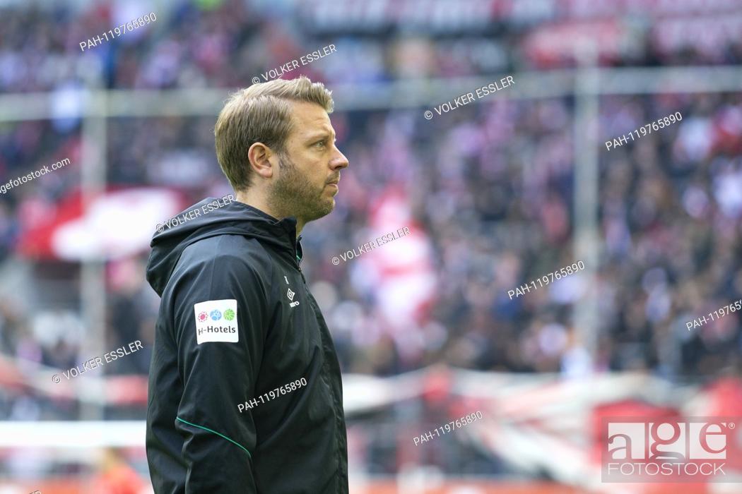 Stock Photo: Head coach Florian KOHFELDT (HB, mi.), PortrÃ-t, Portraet PortrÃ-t, in profile, serious, focused. Before the game. Soccer 1. Bundesliga, 31.