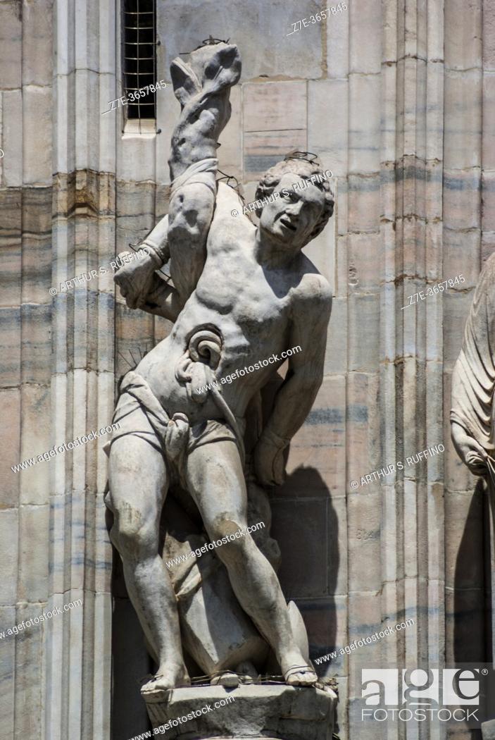 Imagen: Sculpture of St. Elmo (Erasmus). Telephoto of sculpture on exterior of Milan Cathedral (Duomo di Milano). Piazza del Duomo, Milan, Lombardy, Italy, Europe.