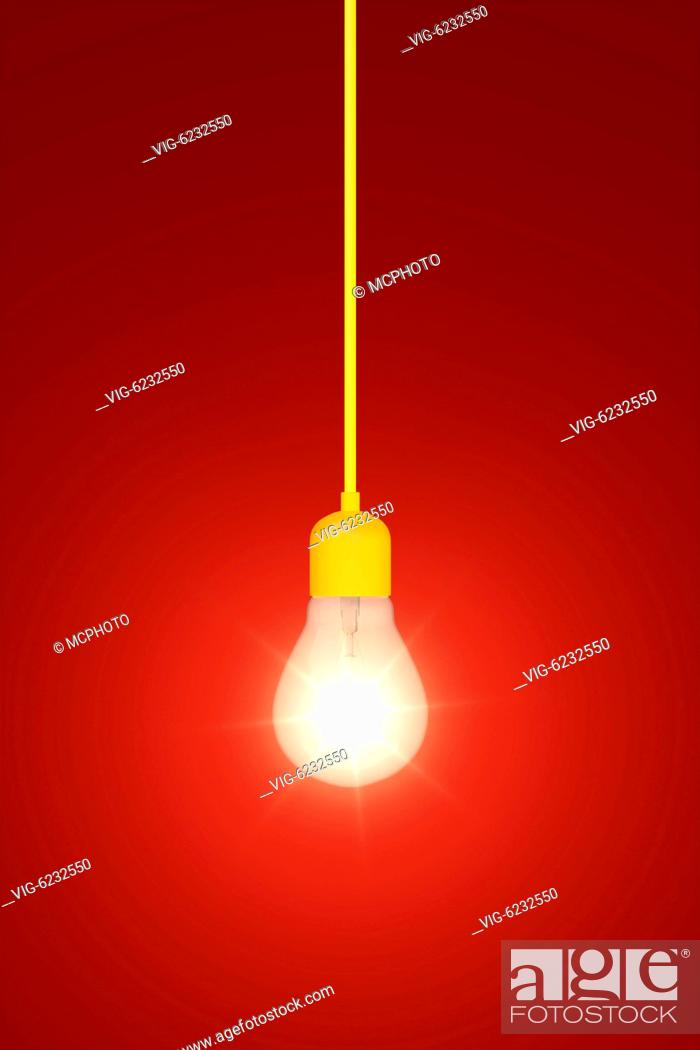 Stock Photo: 3d rendering of a light bulb on a red background - 01/01/2018.