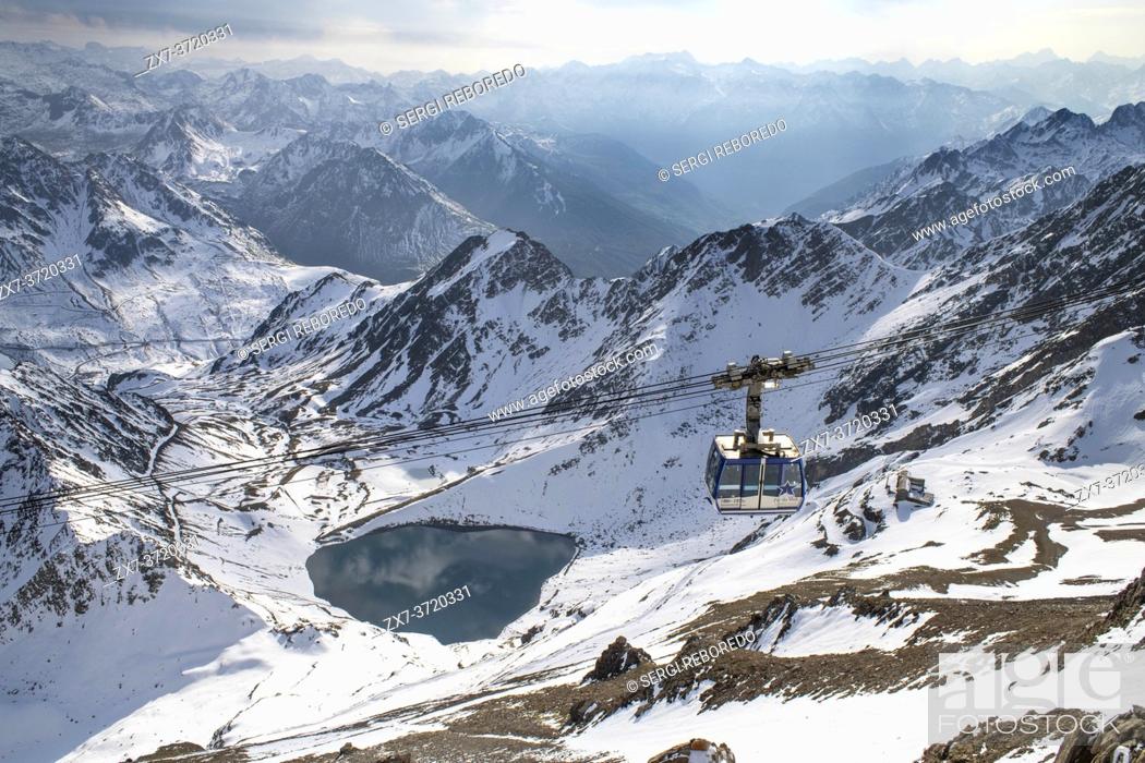 Imagen: La Mongie lake of Oncet and a cable car rising to The Observatory Of Pic Du Midi De Bigorre, Hautes Pyrenees, Midi Pyrenees, France.
