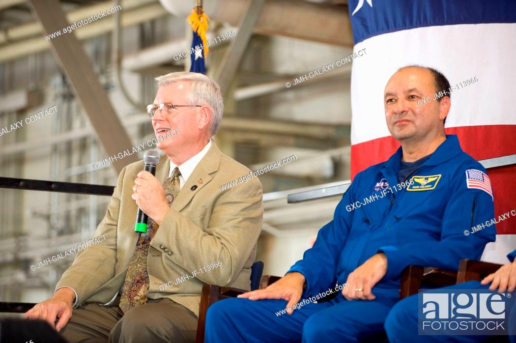 Stock Photo: NASA's Johnson Space Center (JSC) director Michael L. Coats addresses a large crowd of well-wishers at the STS-127 crew return ceremony on Aug.