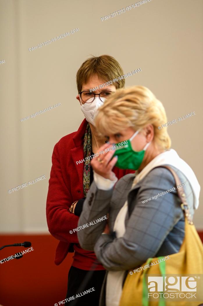 Stock Photo: 02 December 2020, Saxony-Anhalt, Magdeburg: Dorothea Frederking (l), spokeswoman for media and Europe of the Bündnis 90/Die Grünen parliamentary group in the.