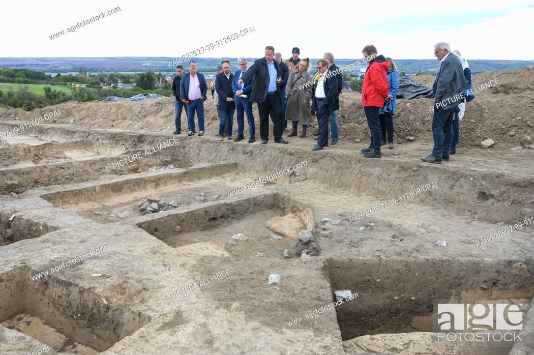 Stock Photo: 26 September 2022, Saxony-Anhalt, Helfta: During the presentation of the excavation results, the remains of this heating system from the 10th/11th century were.