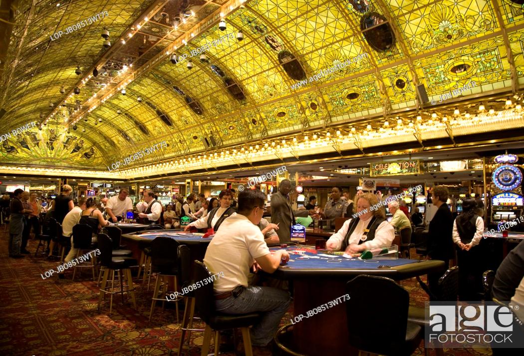 asesino mecanismo martes USA, Nevada, Las Vegas. The gambling floor in the Bellagio casino and hotel,  Foto de Stock, Imagen Derechos Protegidos Pic. LOP-JBO8513WT73 |  agefotostock
