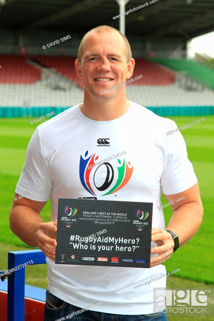 Stock Photo: Former England Rugby Captain and 2003 World Cup Winner Mike Tindall MBE unveils some of the worlds greatest former rugby players.