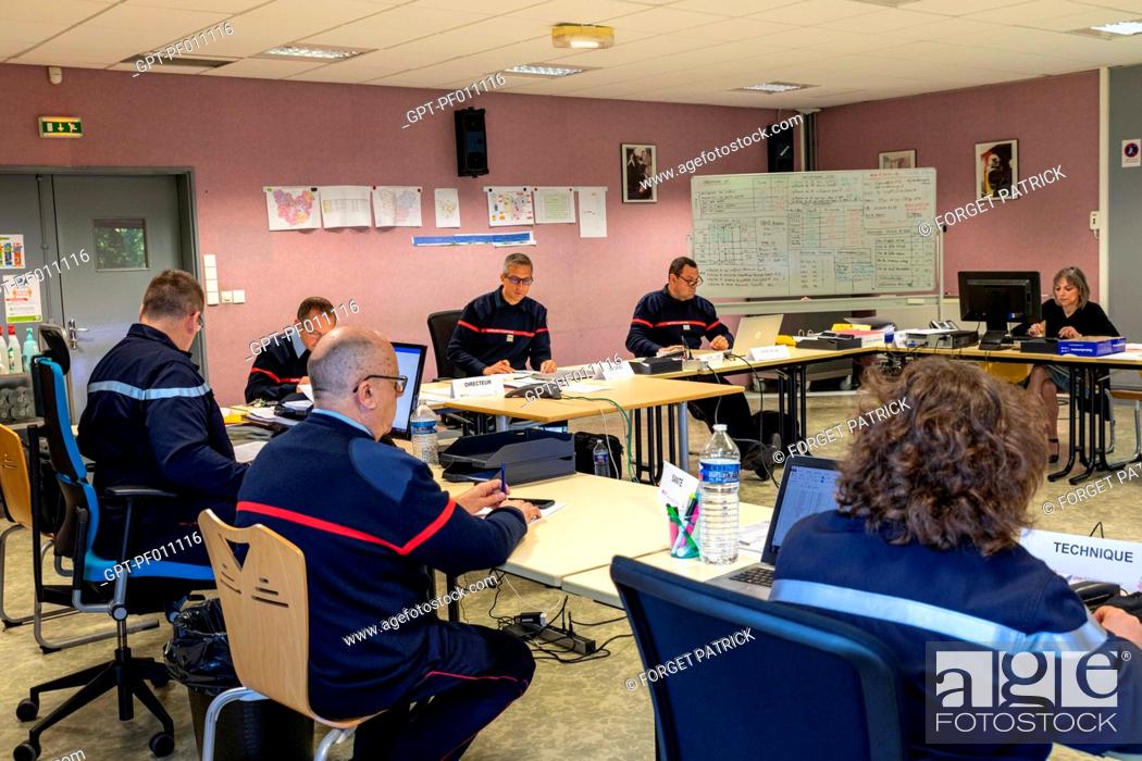 Stock Photo: CRISIS CELL, DAILY BRIEFING FOR CONFRONTING THE COVID-19 PANDEMIC, FIRE AND EMERGENCY SERVICE OF THE EURE, EVREUX, FRANCE.