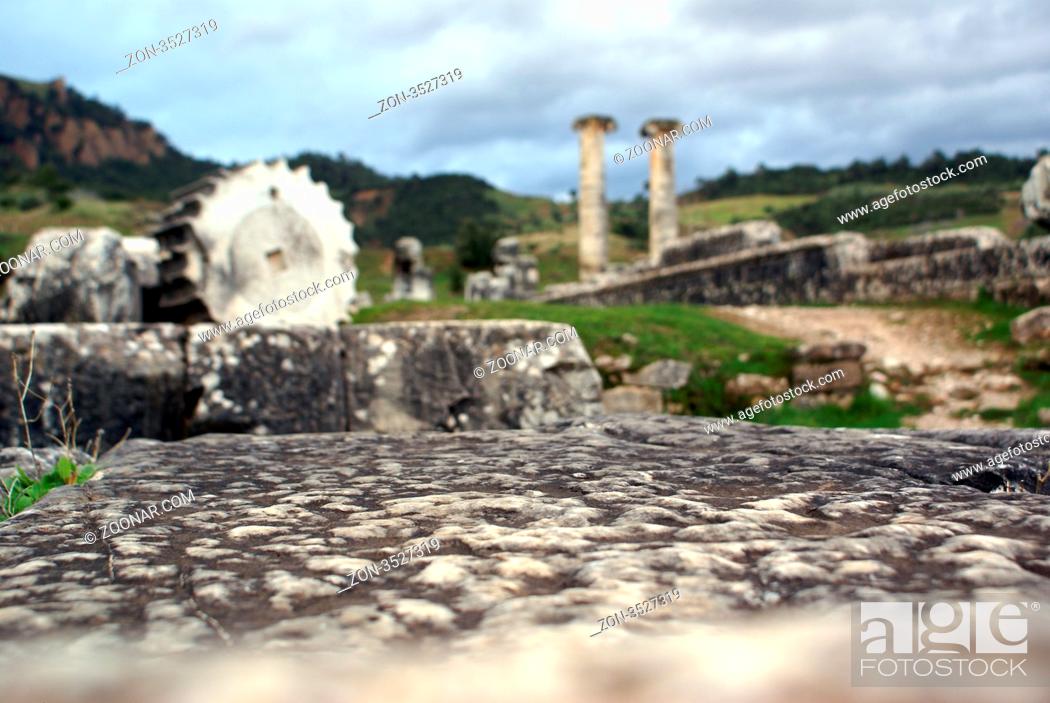 Stock Photo: Big stone and ruins of Artemis temple in SArdis, Turkey.