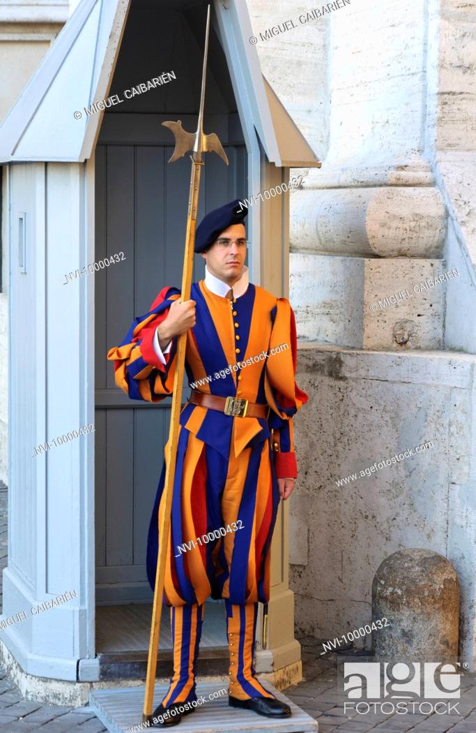 Stock Photo: Guardsman of the Swiss Guards, Vatican City, Rome, Italy.