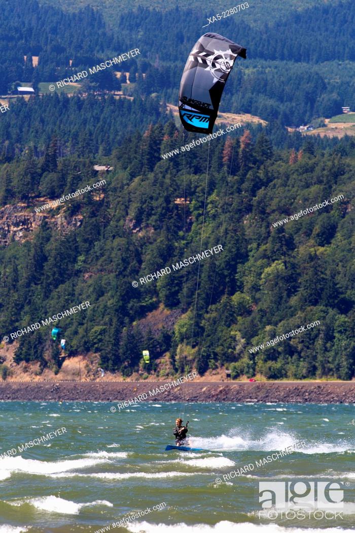 Oregon river kiteboarding hood The Gorge,