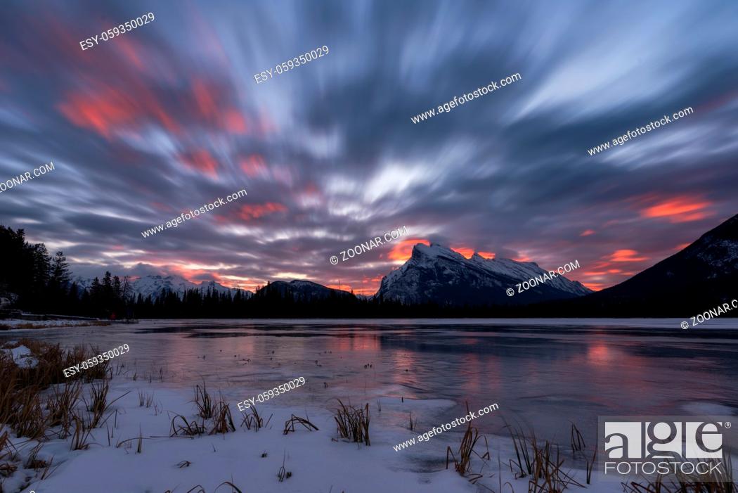 Stock Photo: Sunrise at Vermilion Lakes/Canada.
