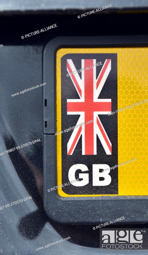 Stock Photo: 12 July 2019, Great Britain, St Ives: The country code GB for Great Britain, Great Britain on a car registration plate. Photo: Hendrik.