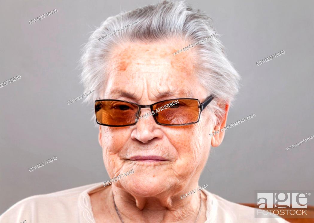 Imagen: Closeup portrait of an elderly woman.