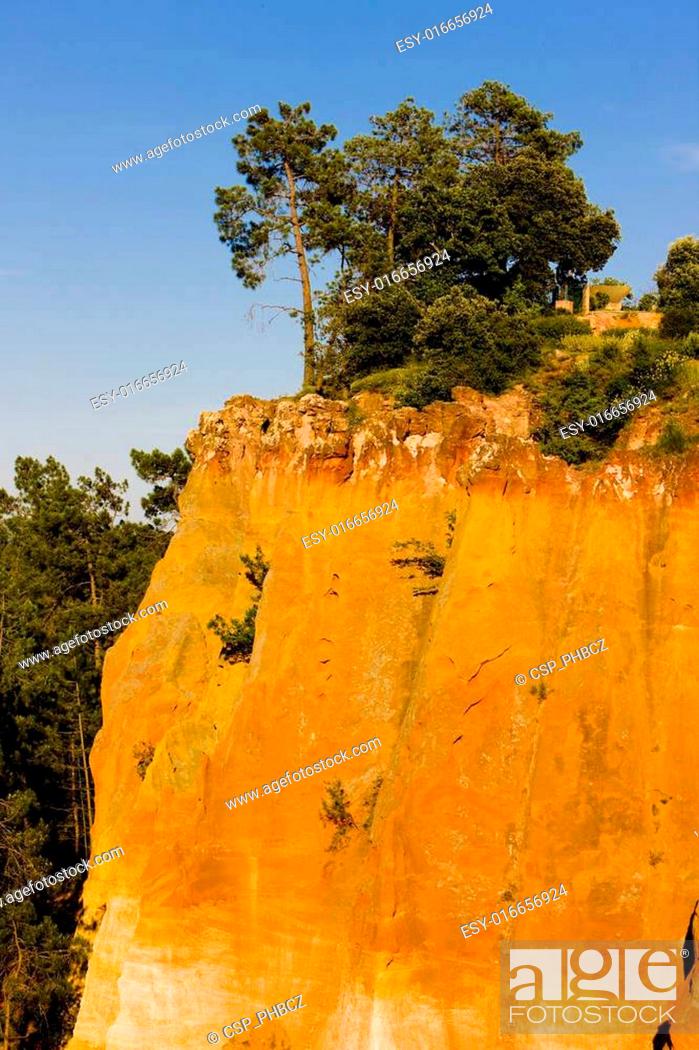 Stock Photo: landscape near Roussillon, Provence, France.