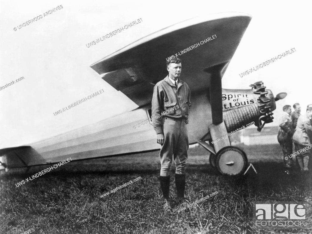 Roosevelt Field, New York: May 20, 1927.Captain Charles Lindbergh with his plane, The Spirit of St, Stock Photo, Picture And Rights Managed Image. Pic. UWS-X-LINDBERGH-CHARLE1 | agefotostock
