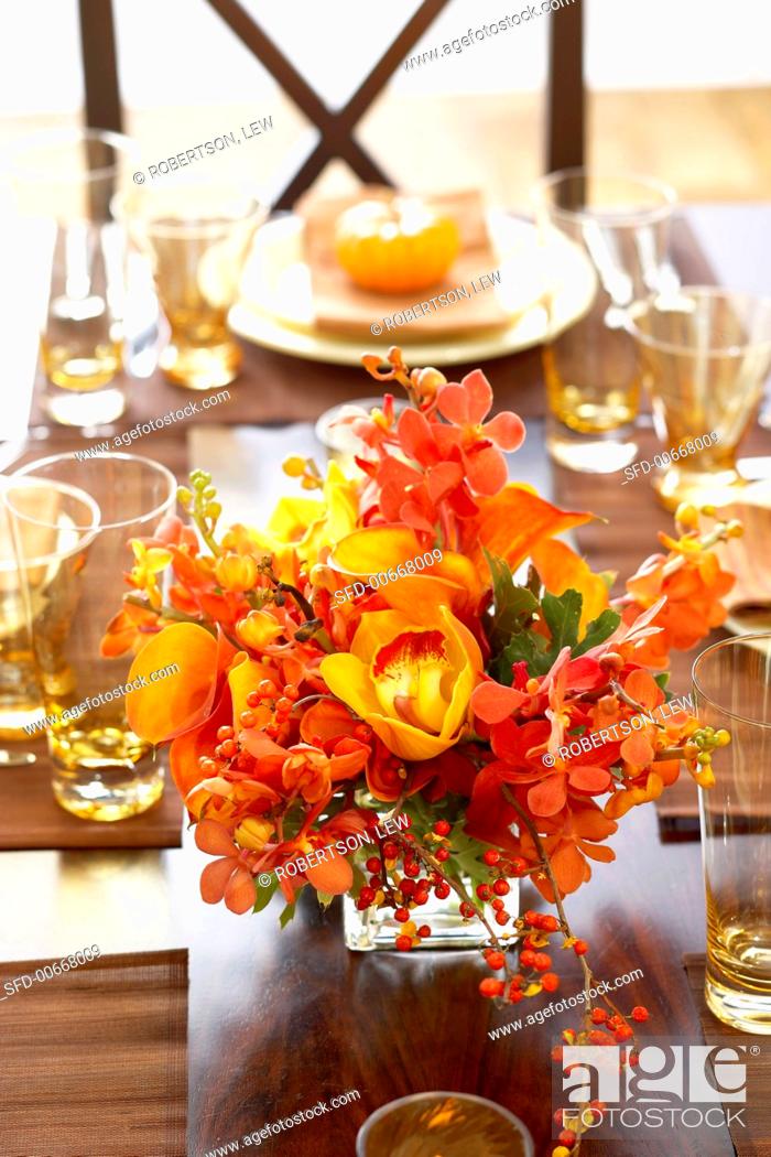 Thanksgiving Dining Table, Round Table Thanksgiving Hours
