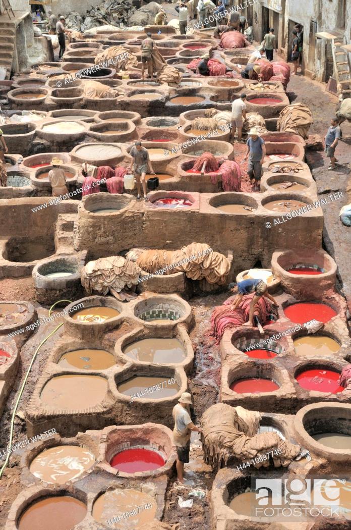 Stock Photo: Africa, Morocco, Maghreb, North Africa, Fez, Fes, Chouara, tanner, tanning, dyer, craft, colorfully, leather, tannic acids, environment, lye.