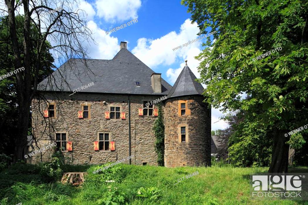 Stock Photo: Germany, Hattingen, Ruhr area, North Rhine-Westphalia, Hattingen-Blankenstein, manor house Kemnade, moated castle, middle ages, renaissance, baroque.