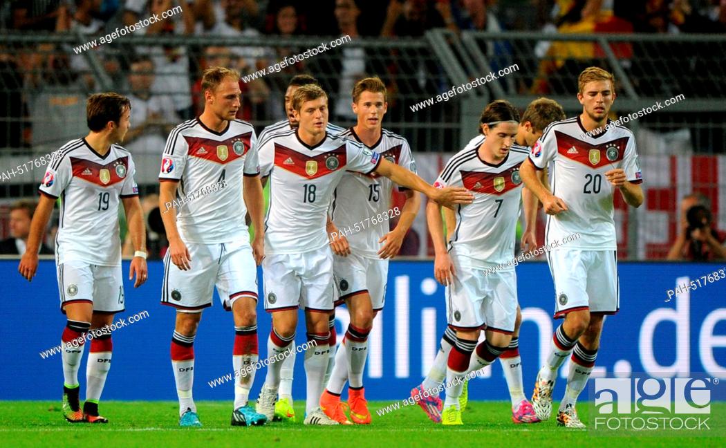 Stock Photo: Germany's Mario Goetze (L-R), Benedikt Hoewedes, Toni Kroos, Erik Durm, Sebastian Rudy and Christoph Kramer cheers after Thomas Mueller (covered) scores the 1-0.