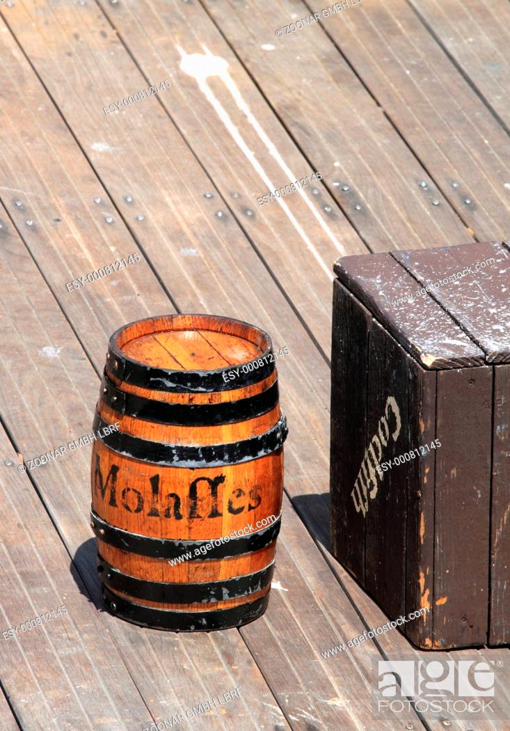 Imagen: wood barrel.