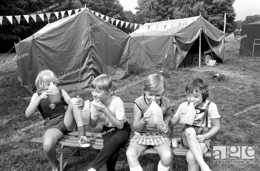 Stock Photo: 01 July 1988, Saxony, Torgau: In the holiday camp ""Entenfang"" with tents near Torgau children spend their holidays at the end of the 1980s.
