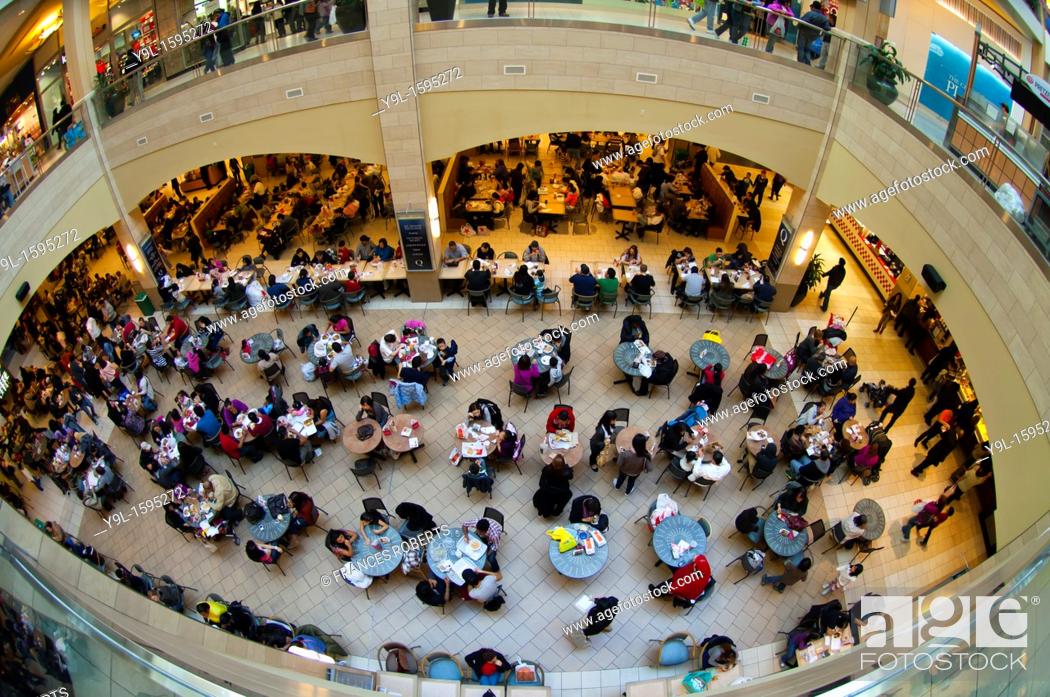 Shoppers the food court at the Queens Center Mall in the borough of Queens in New York over the..., de Stock, Imagen Derechos Protegidos Pic. Y9L-1595272 | agefotostock