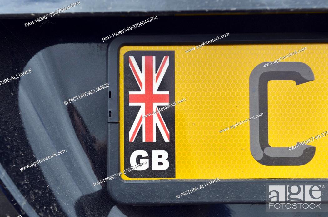 Stock Photo: 12 July 2019, Great Britain, St Ives: The country code GB for Great Britain, Great Britain on a car registration plate. Photo: Hendrik.